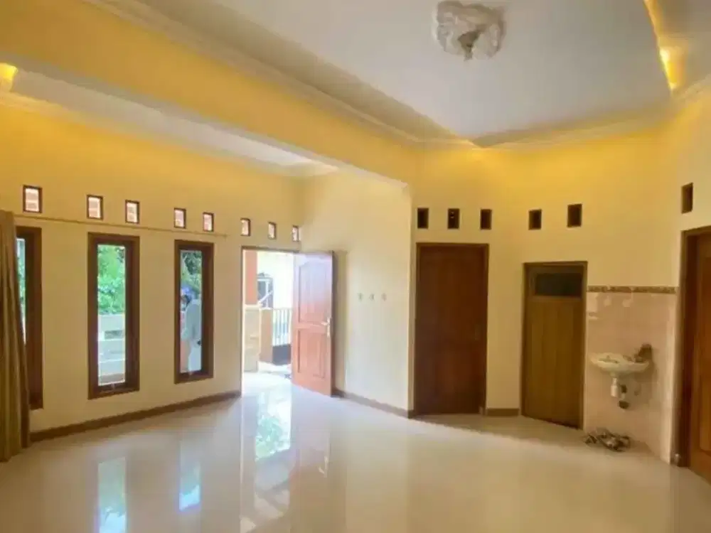 DISEWAKAN RUMAH LOKASI STRATEGIS HARGA RENDAH DEKAT UGM SLEMAN