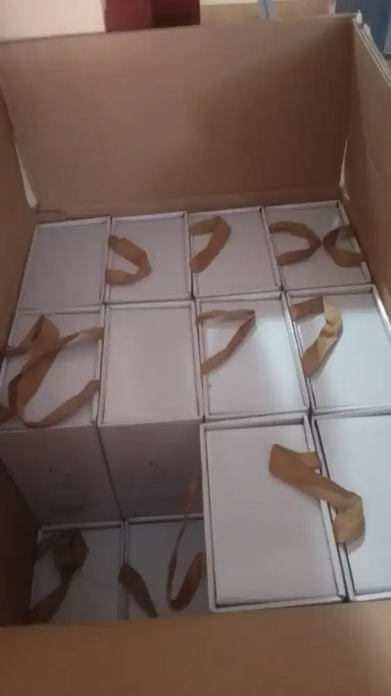 Di jual barang import mug mug cantik kita jual borongan all 400 pcs