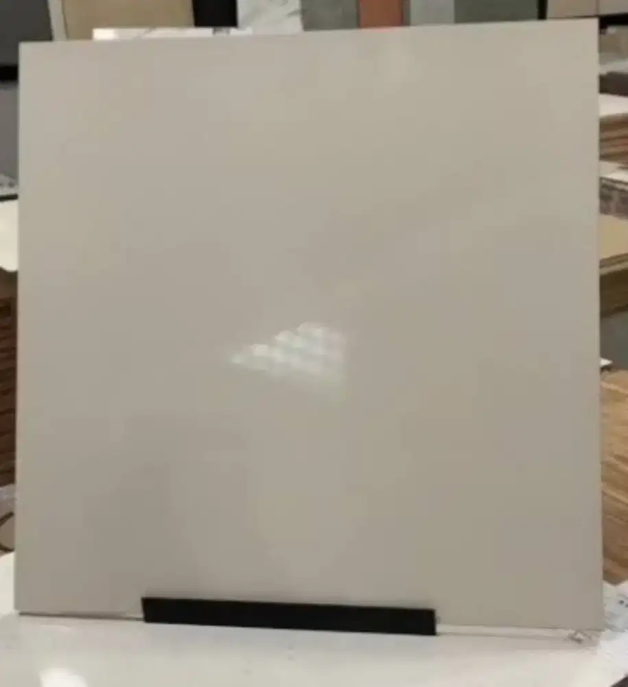 Habitat Piano Cream ukuran 50x50