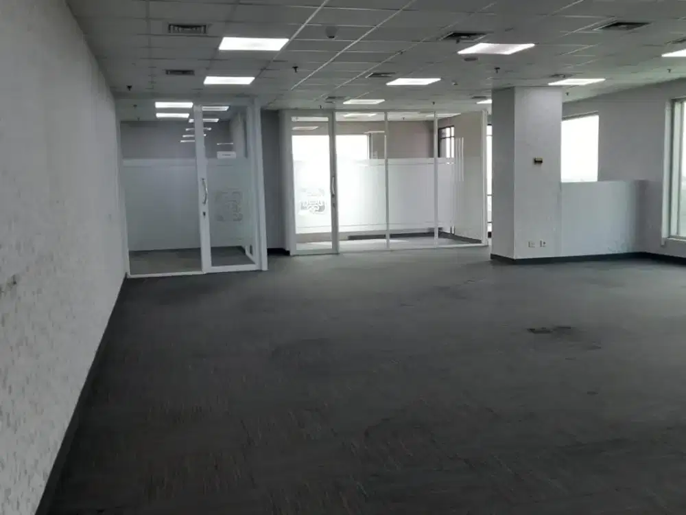 SEWA KANTOR DI JAKARTA SELATAN KUNINGAN 210M2 PARTISI 100K NEGO