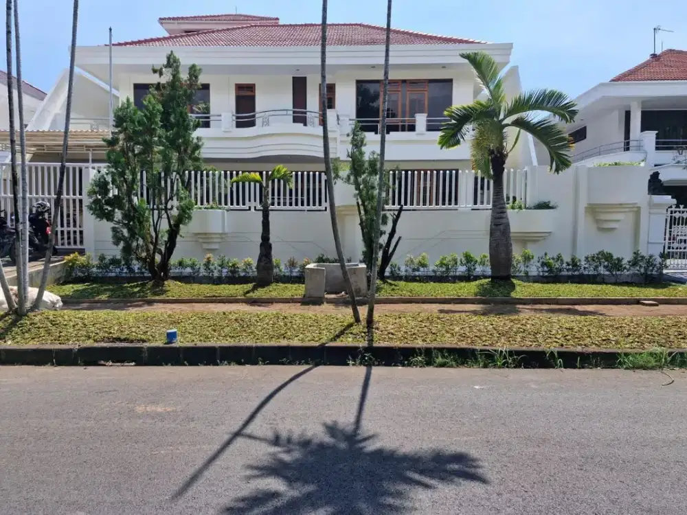 Jual Rumah mewah & rapi  full furnished pinggir pantai di Ancol Timur