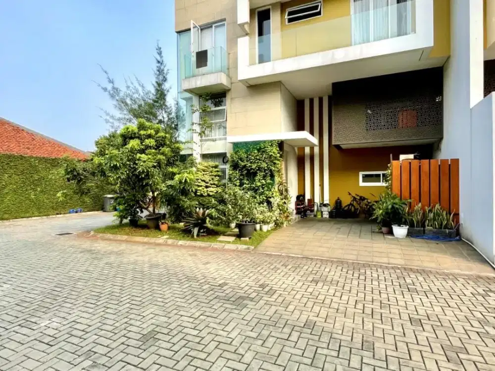 Rumah Modern Minimalis Simatupang Jakarta Selatan Dijual, 3 Lantai, Kolam Renang, Dekat Tol & CBD