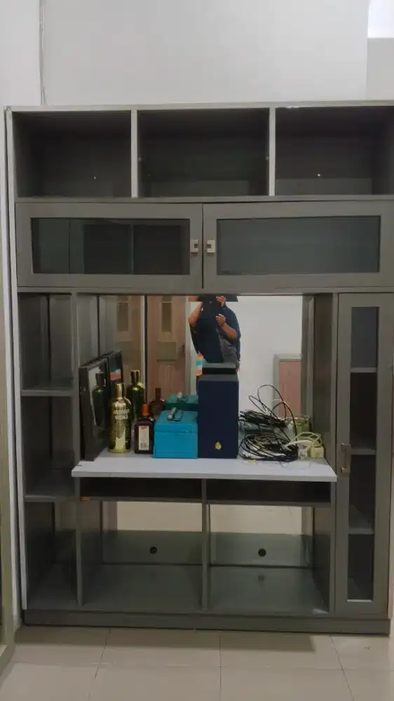 Lemari tv dan pajangan