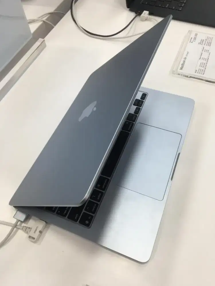 macbook air M2 13.6 inc