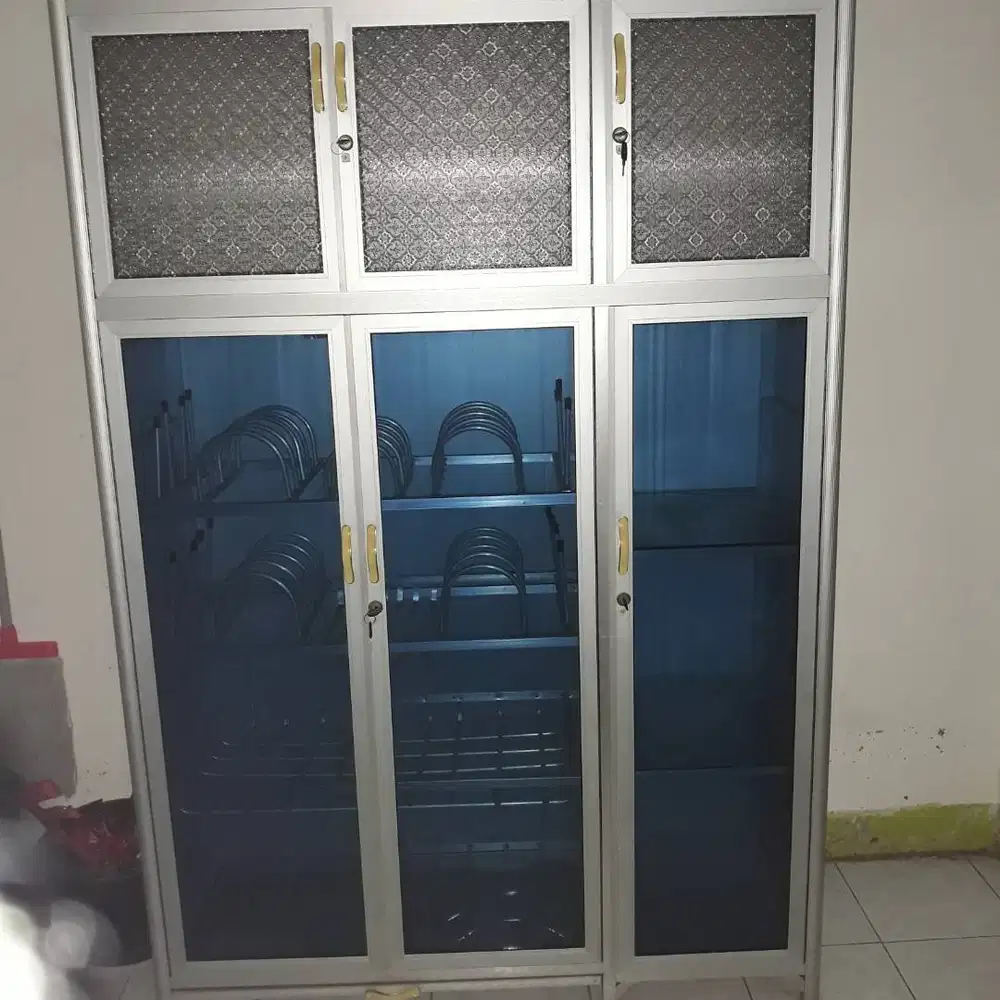 Lemari piring aluminium tebal 3pintu bekas dan bagus