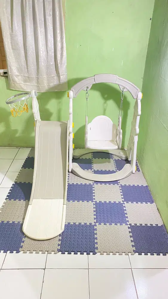 Ayunan dan perosotan anak