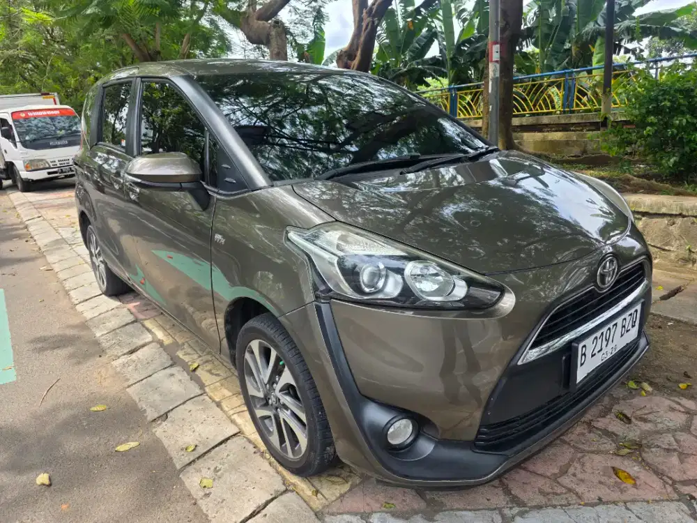 SIENTA V AT MATIC 2017