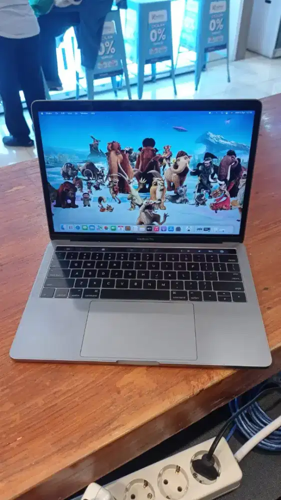 Macbook Pro 13 inch 2016 , touchbar