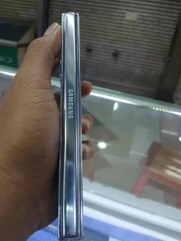 Samsung galaxy Z fold 5 12/512 seins full