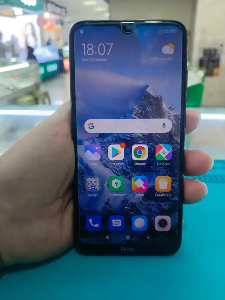 Jual handphone Android xiaomi redmi8. 4/64gb.Asli resmi kondisi nyala