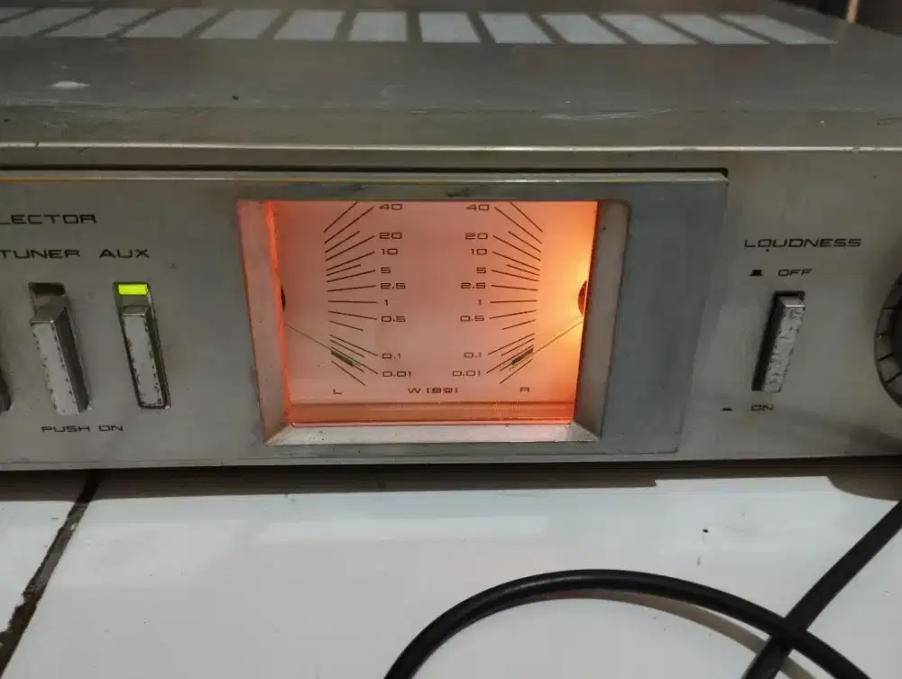 Amplifier akai am u01