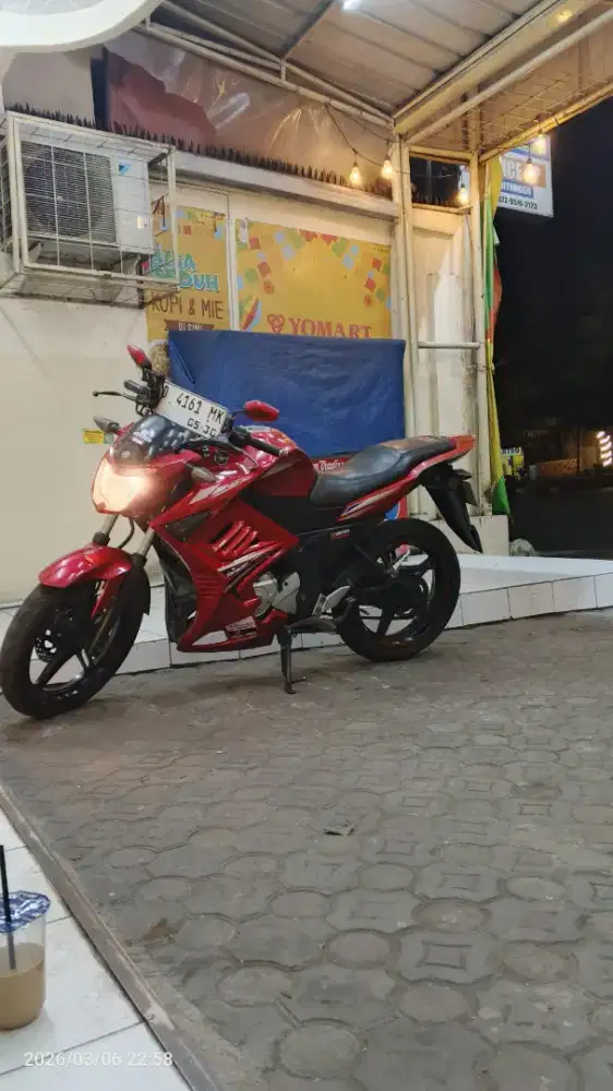 FOR SALE !!! Yamaha vixion 2014 merah