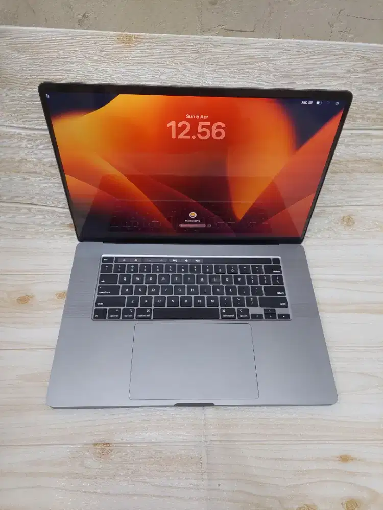 Macbook Pro 2019 core i7 16/512 gb Second Resmi