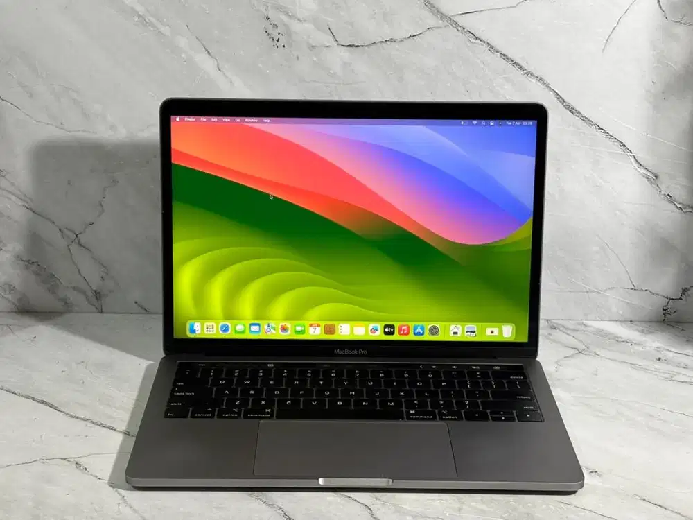 Macbook pro touchbar 2019 / Core i7 / ram 16/ SSD 512GB / 13INCH