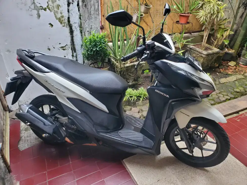 Honda Vario 125 Cbs Iss Putih 2021 Full orisinil.