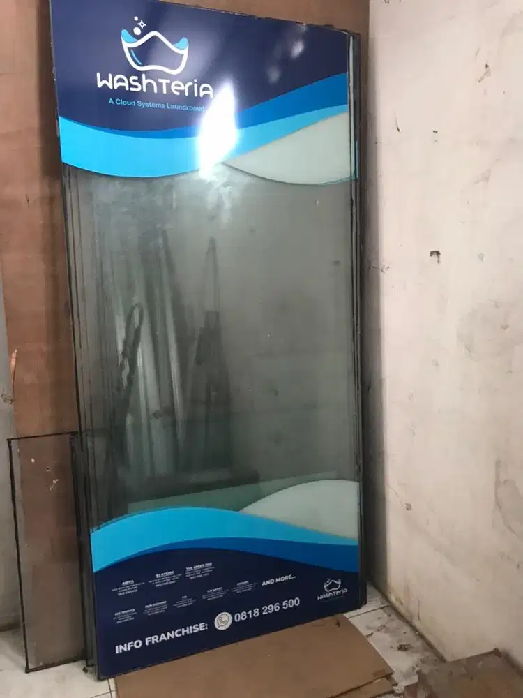 Pintu dan sekat alumunium plus kaca ex sekat Loundry
