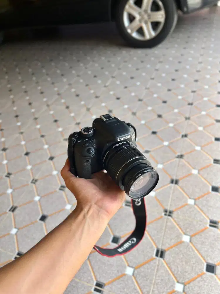 KAMERA CANON EOS 600D