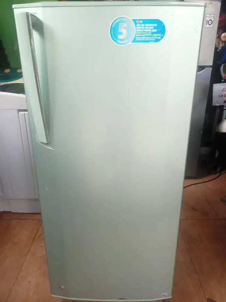 Kulkas 1 pintu LG sawangan pasir putih