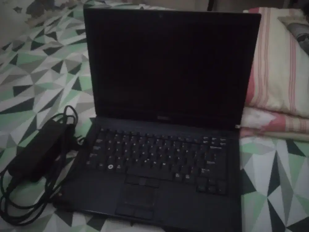 Laptop dell e6410 minus white screen