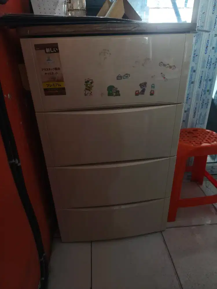 Kabinet laci 4 tingkat