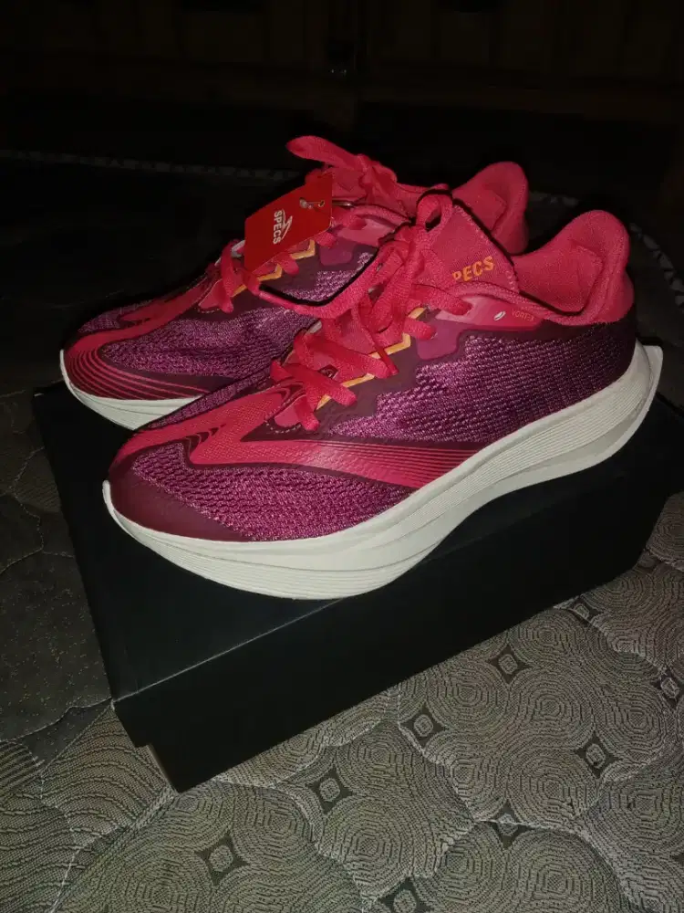 sepatu lari specs baru beli dijual karena butuh uang