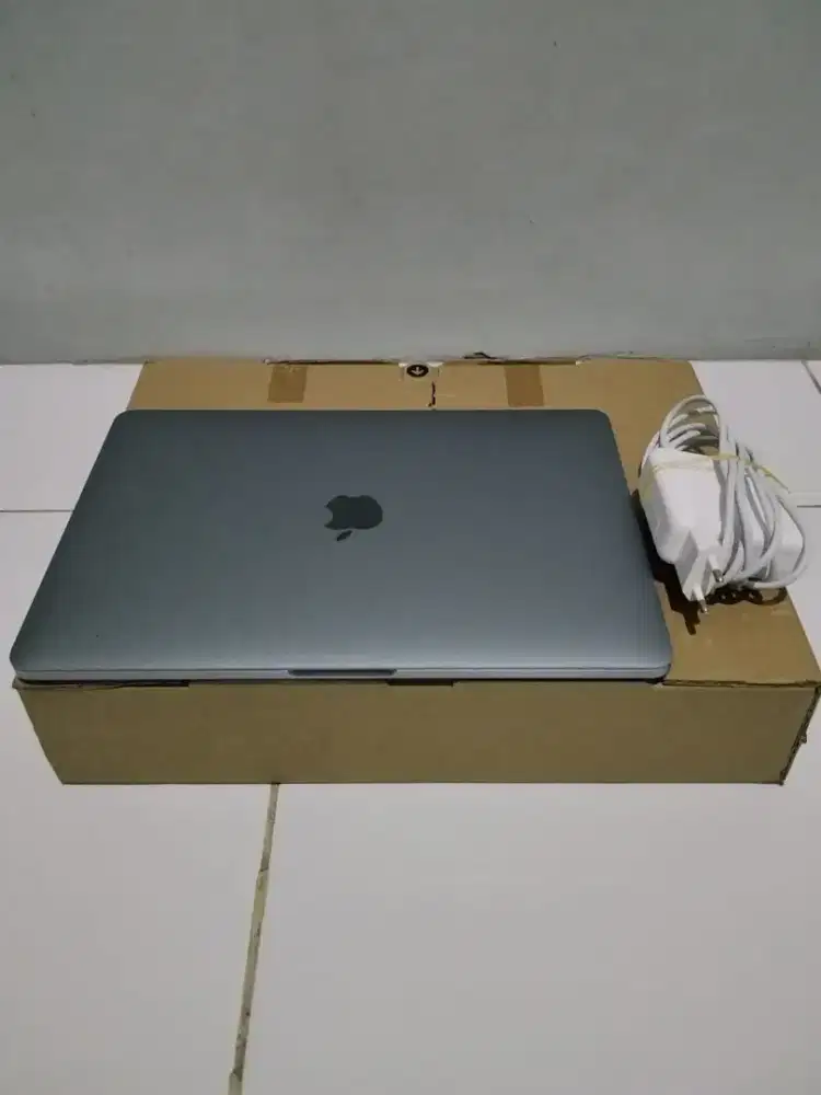 MacBook Pro 2017 8/256 Warna Space Grey