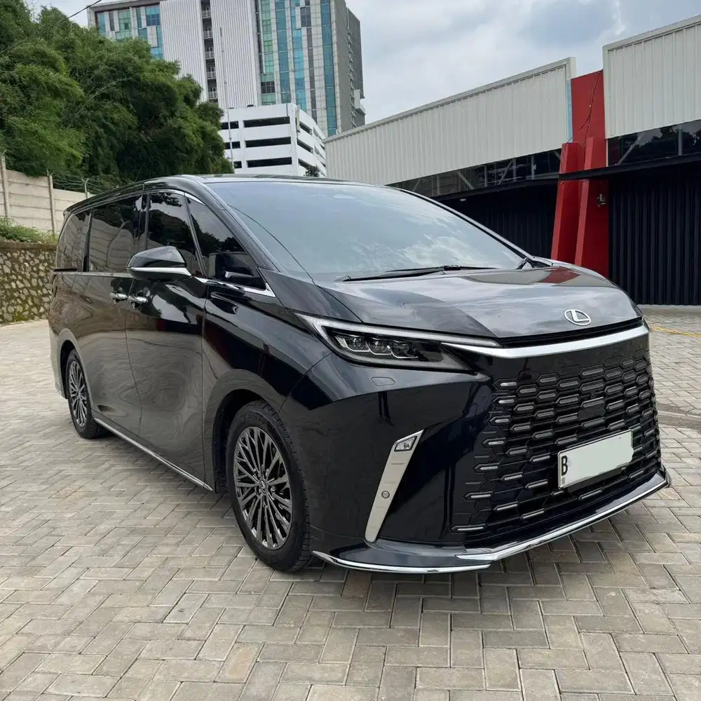 Lexus LM350h Hybrid 7 Seater