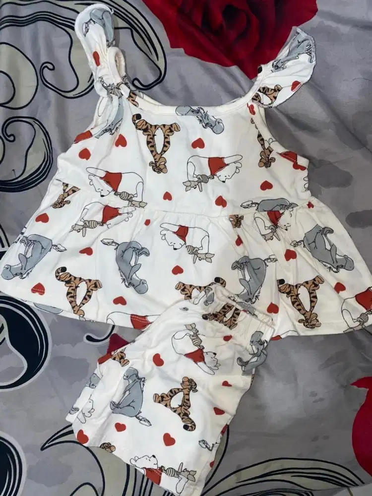 set kamari old navy winnie the pooh white