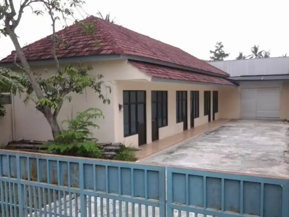 Dijual dan Disewakan Rumah Halaman Luas Lokasi Jl. Karangroto Genuk Semarang