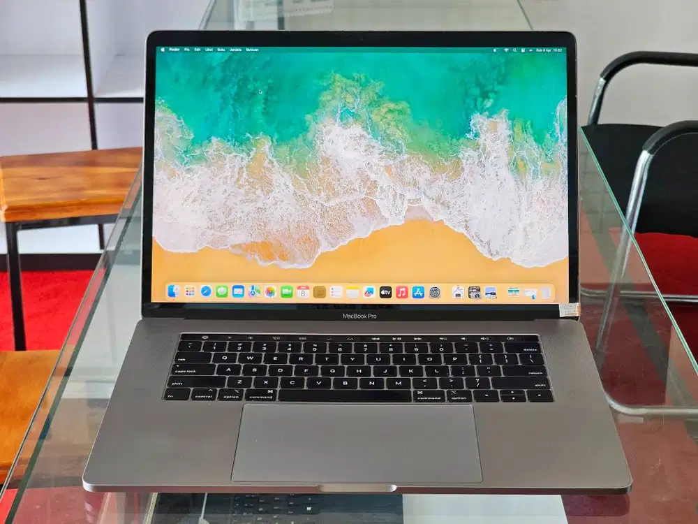 Macbook Pro 15 2019 Touchbar intel core i7 Ram 16 GB SSD 256 GB