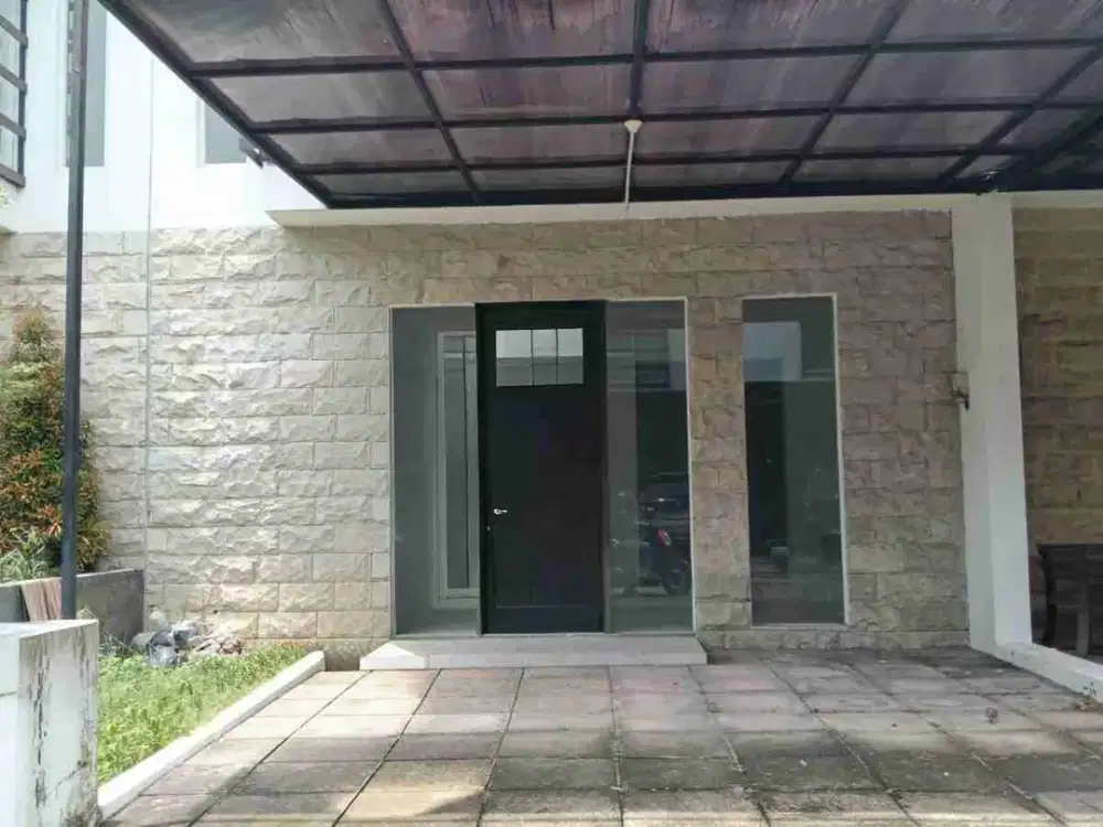 Disewakan rumah baru 2 lantai, siap huni, sudah renovasi, dekat Lippo Mall, Tol, tengah kota Sidoarjo
