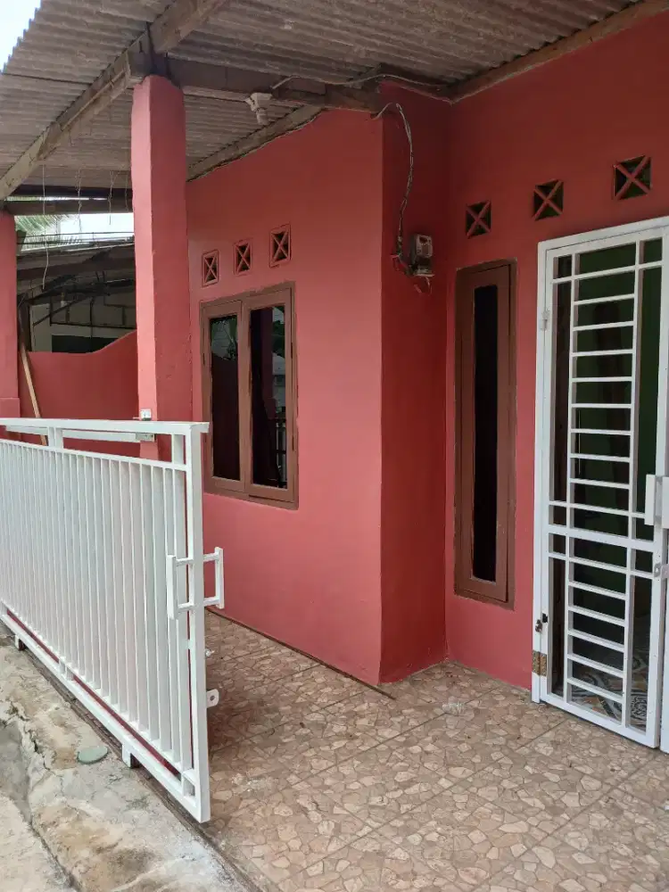 Dijual rumah lokasi strategis di Radar Auri ( tanpa perantara )