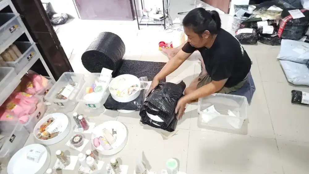 Dicari pekerja untuk packing produk