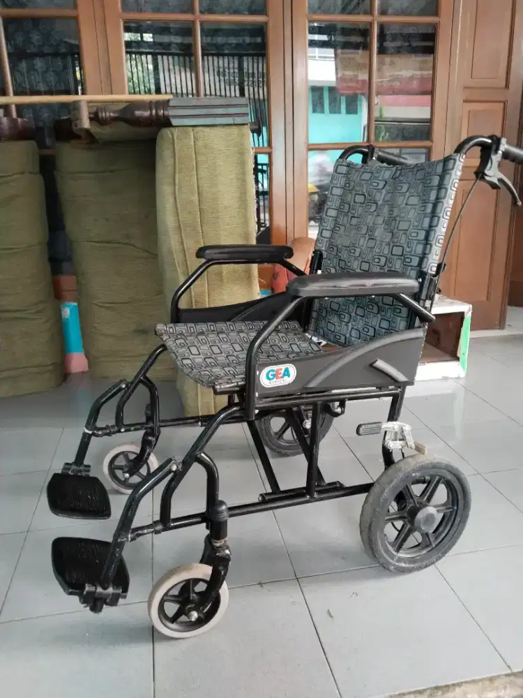 Dijual kursi roda travelling kondisi layak pakai