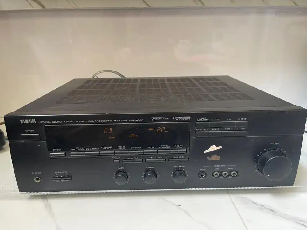 Amplifier YAMAHA Home theater. model. No.DSP-590 Kondisi nyala Normal