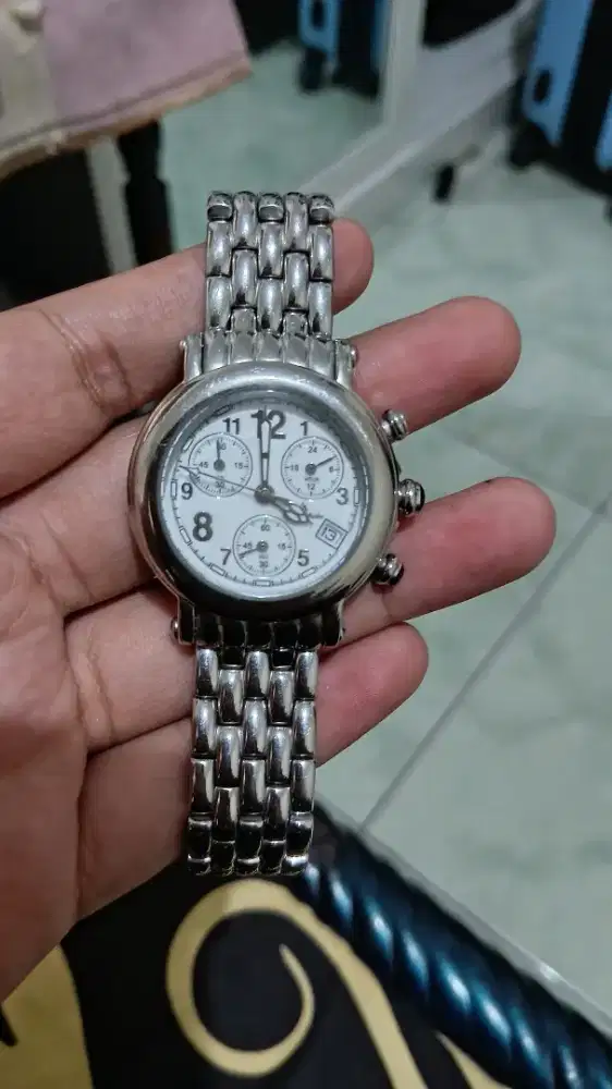 BUTUH CEPAT – Jam Louis Arden
Dijual jam tangan wanita Louis Arden