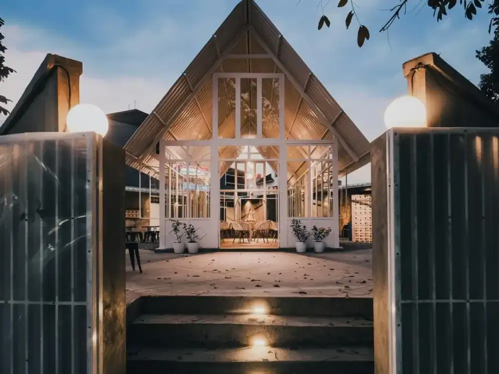 Cafe aktif di area maindroad turangga plus perlengkapannya