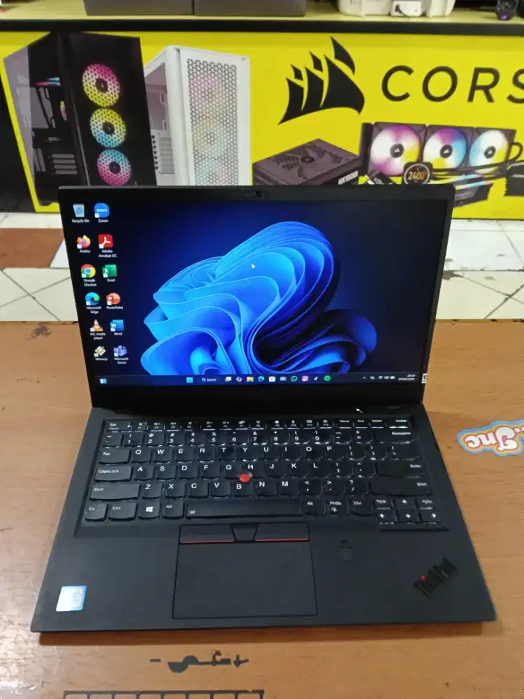 Lenovo Thinkpad x1 carbon 6th Intel core i5 Gen 8 ram 8gb SSD 128gb