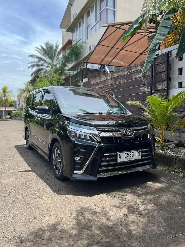 TOYOTA VOXY MATIC 2019