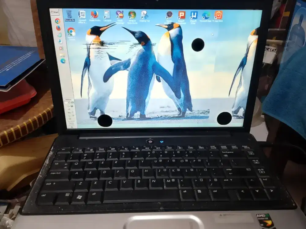 Laptop Compaq hitam