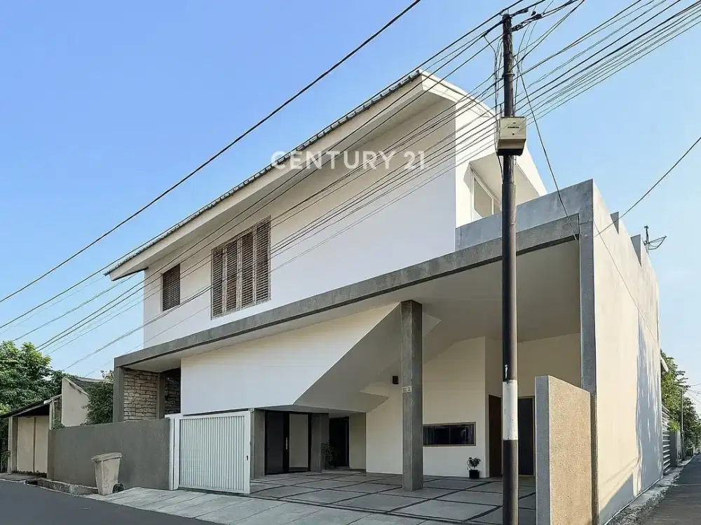 Rumah Posisi Hoek SemiFurnish Di Kayu Putih Pulomas Jakarta Timur