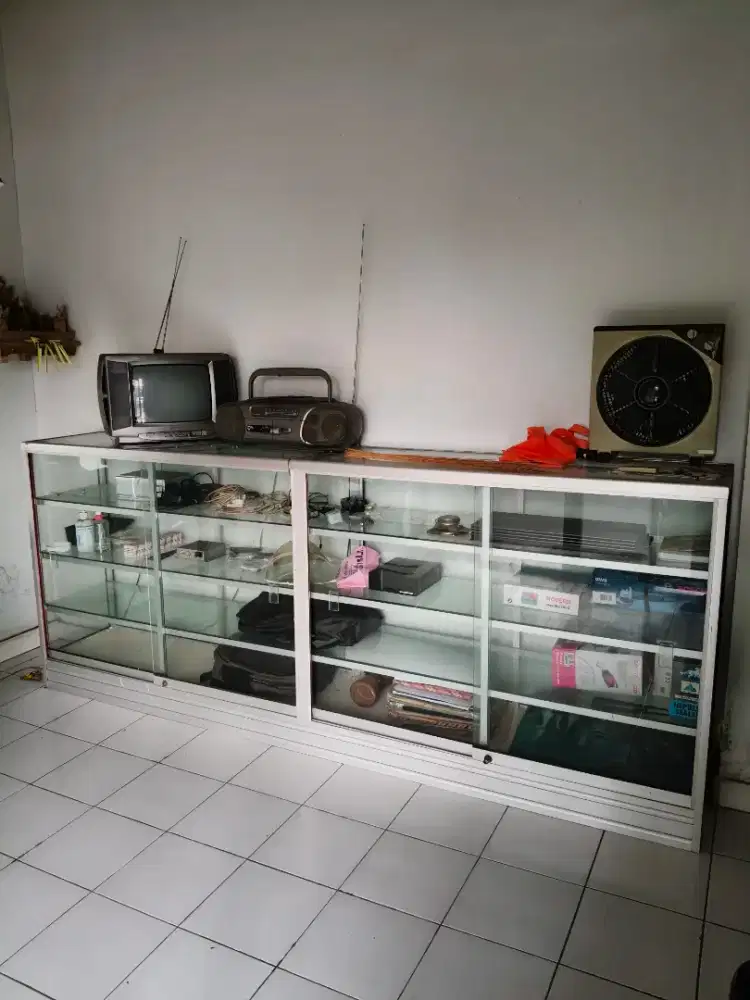 Lemari Kaca Aluminium