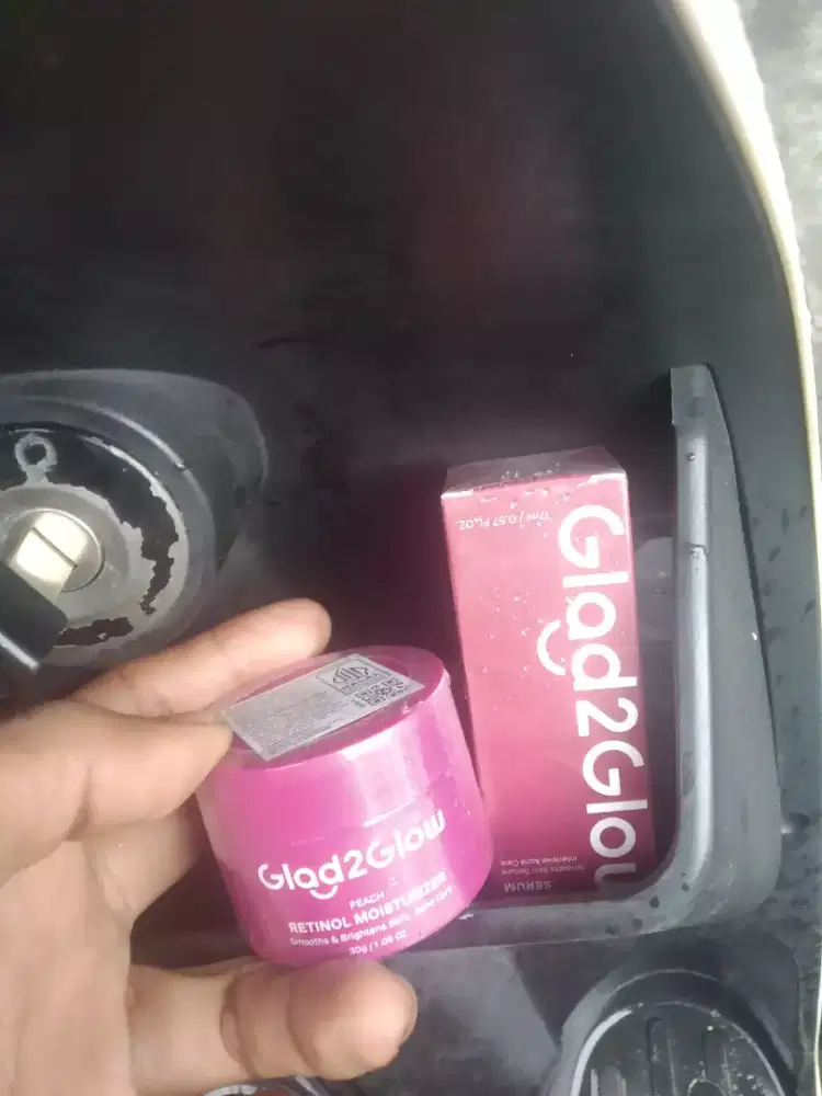 Glad2glow serum and moisturizer