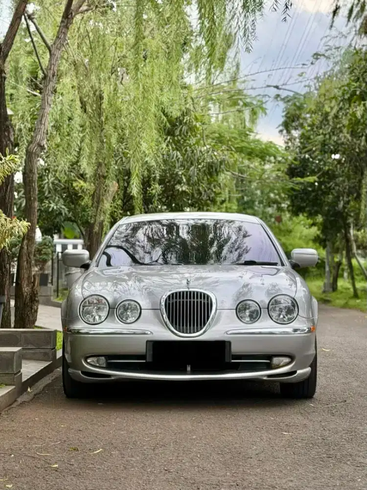 Jaguar S-Type Executive 2001
termewa di Jaguar
Diatas S Type yg biasa,