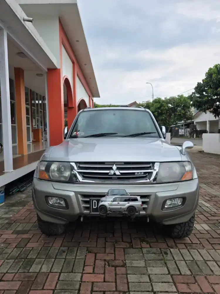 Pajero Montero thn 2000 DI-Diesel Exceed paling mewah
Sunroof Moonroof