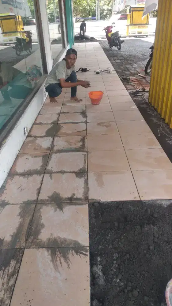 Jasa tukang bangunan dan renovasi cat plitur plspon keramik granit dll