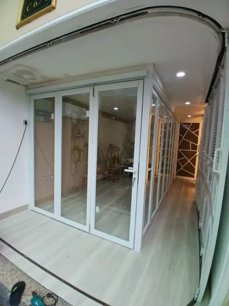 JASA PEMASANGAN PARTISI KACA & ALUMINIUM