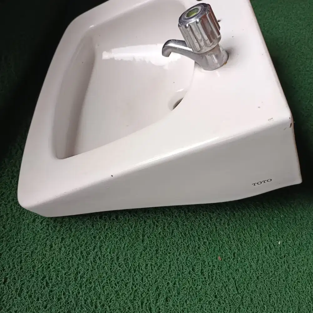 Jual Wastafel second, kondisi cukup baik, Lok Pamulang barat, Tangsel