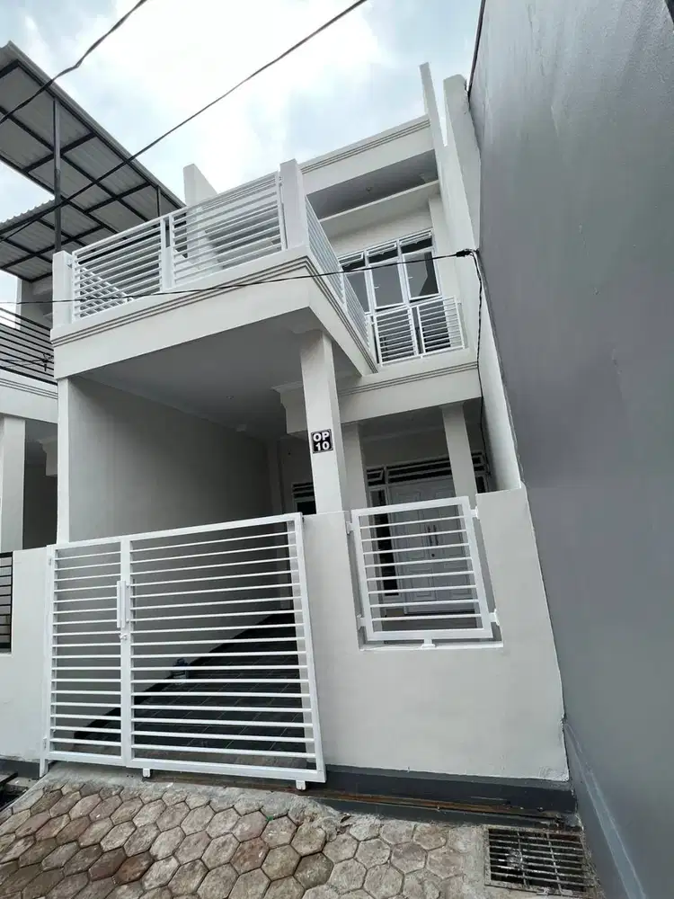 Rumah 2 lantai lingkungan perumahan, dekat stasiun Depok