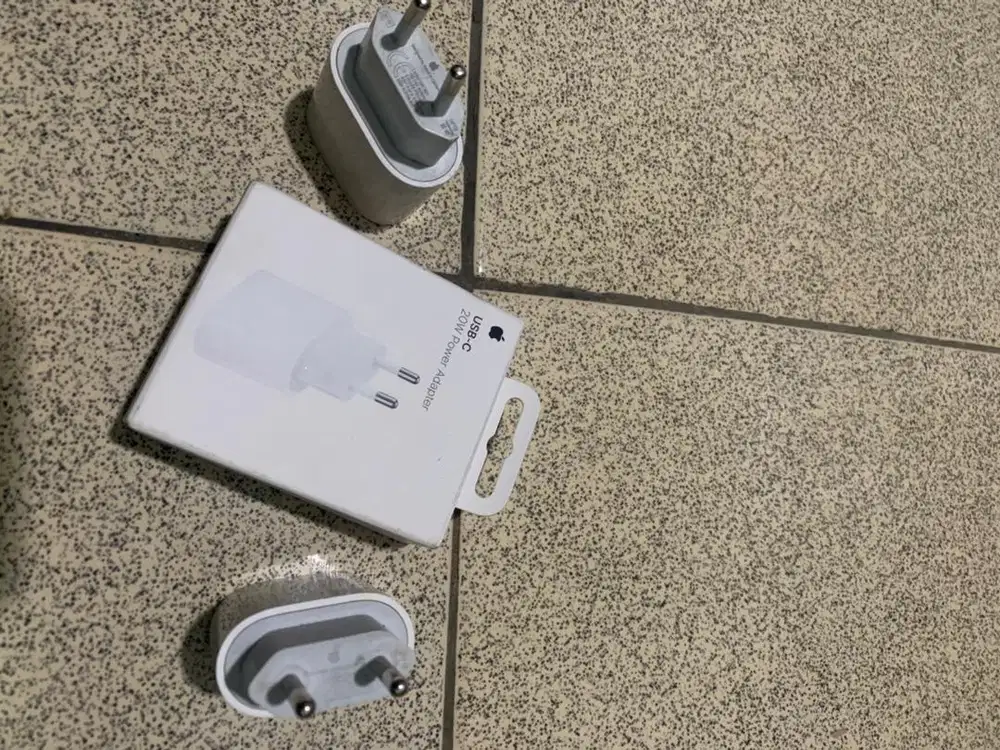 Adaptor iPhone 20W original dan oem